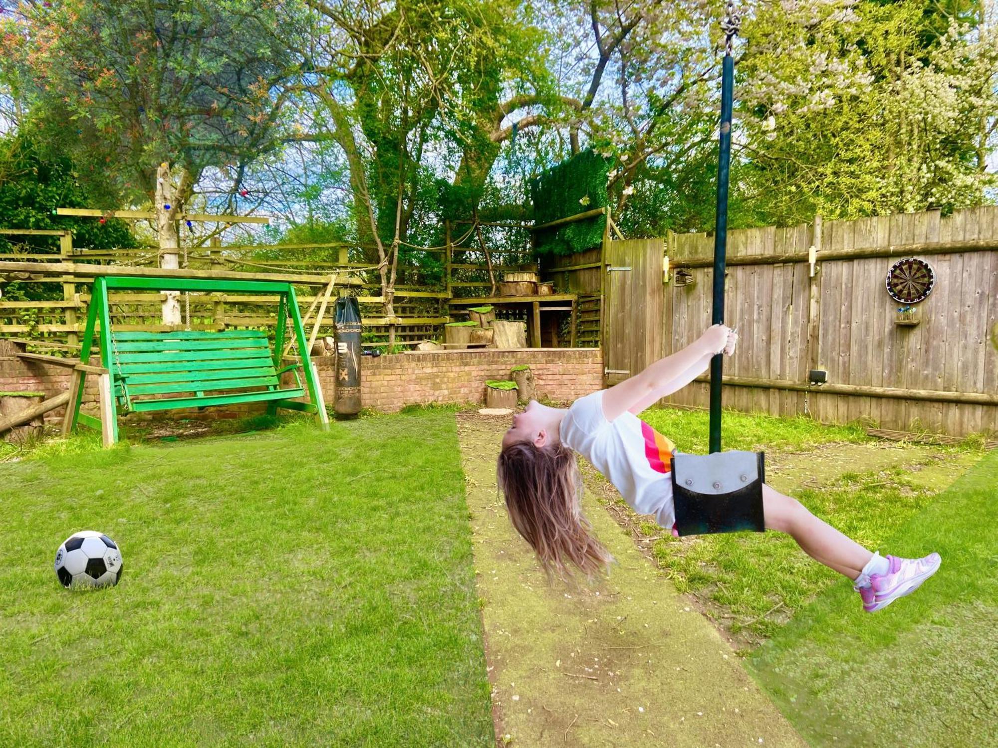 Milwich Squirrel Barnヴィラ エクステリア 写真