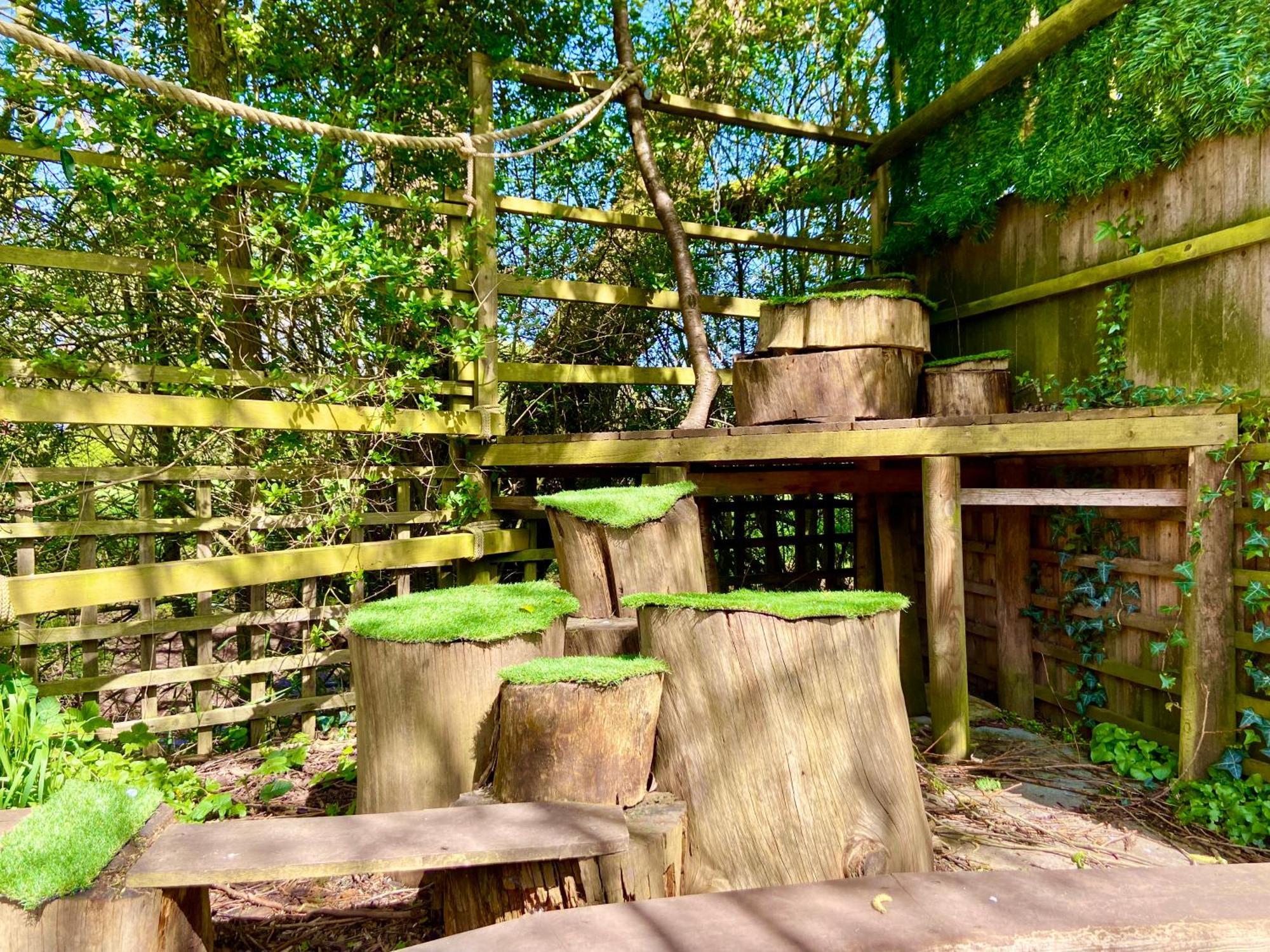 Milwich Squirrel Barnヴィラ エクステリア 写真